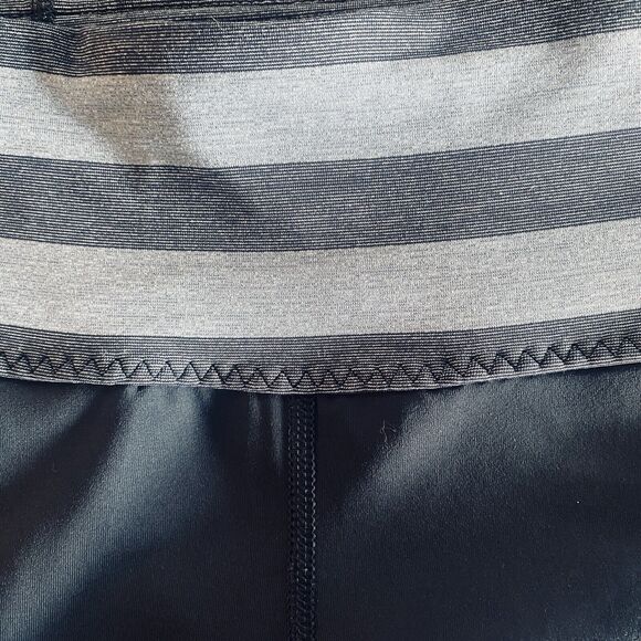 Lululemon Run Stay On Course Crop Ruffled Reflective Leggings Size 4 - Picture 10 of 13